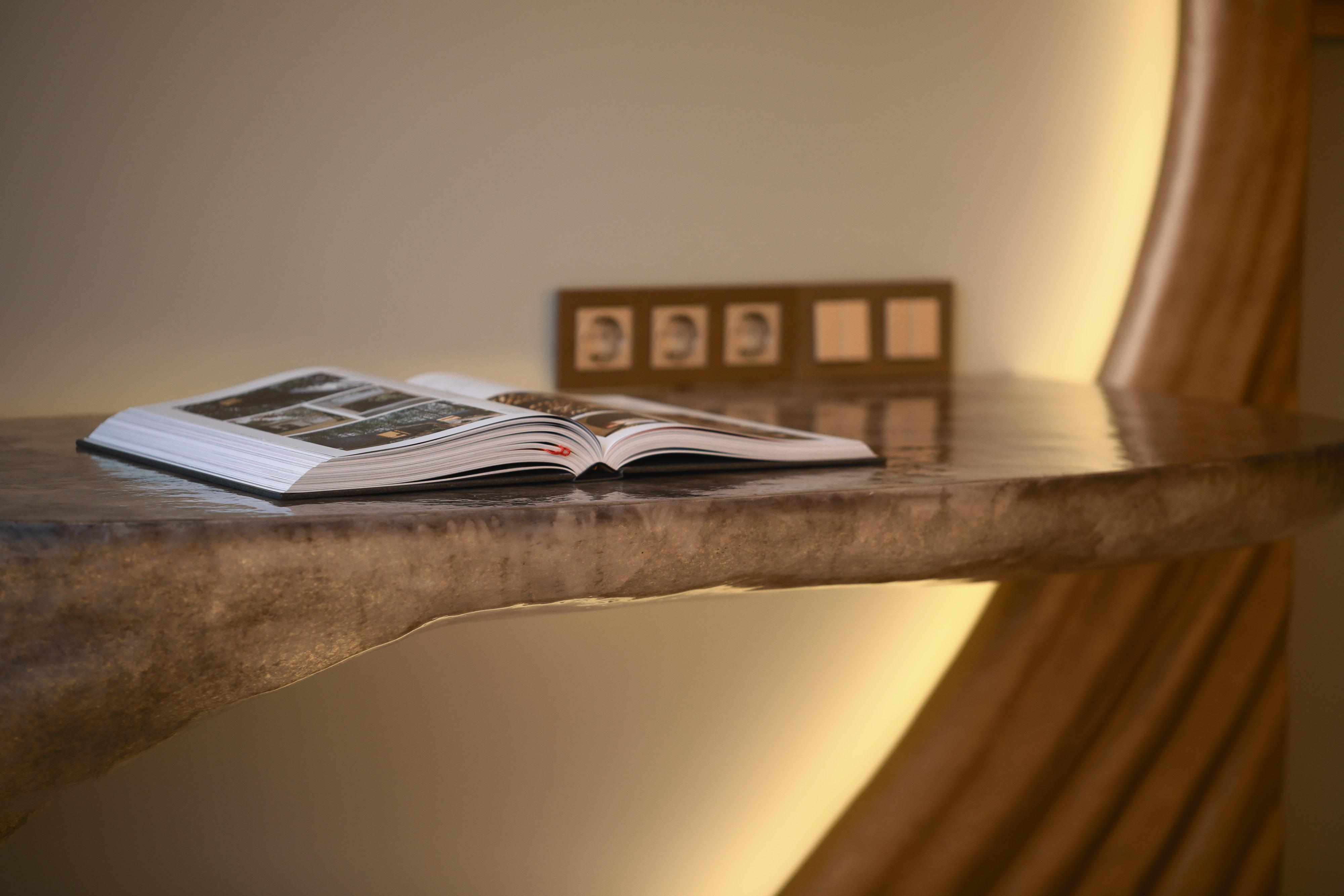 Vila Foz Hotel&SPA - member of Design Hotels Porto Buitenkant foto A book on a table