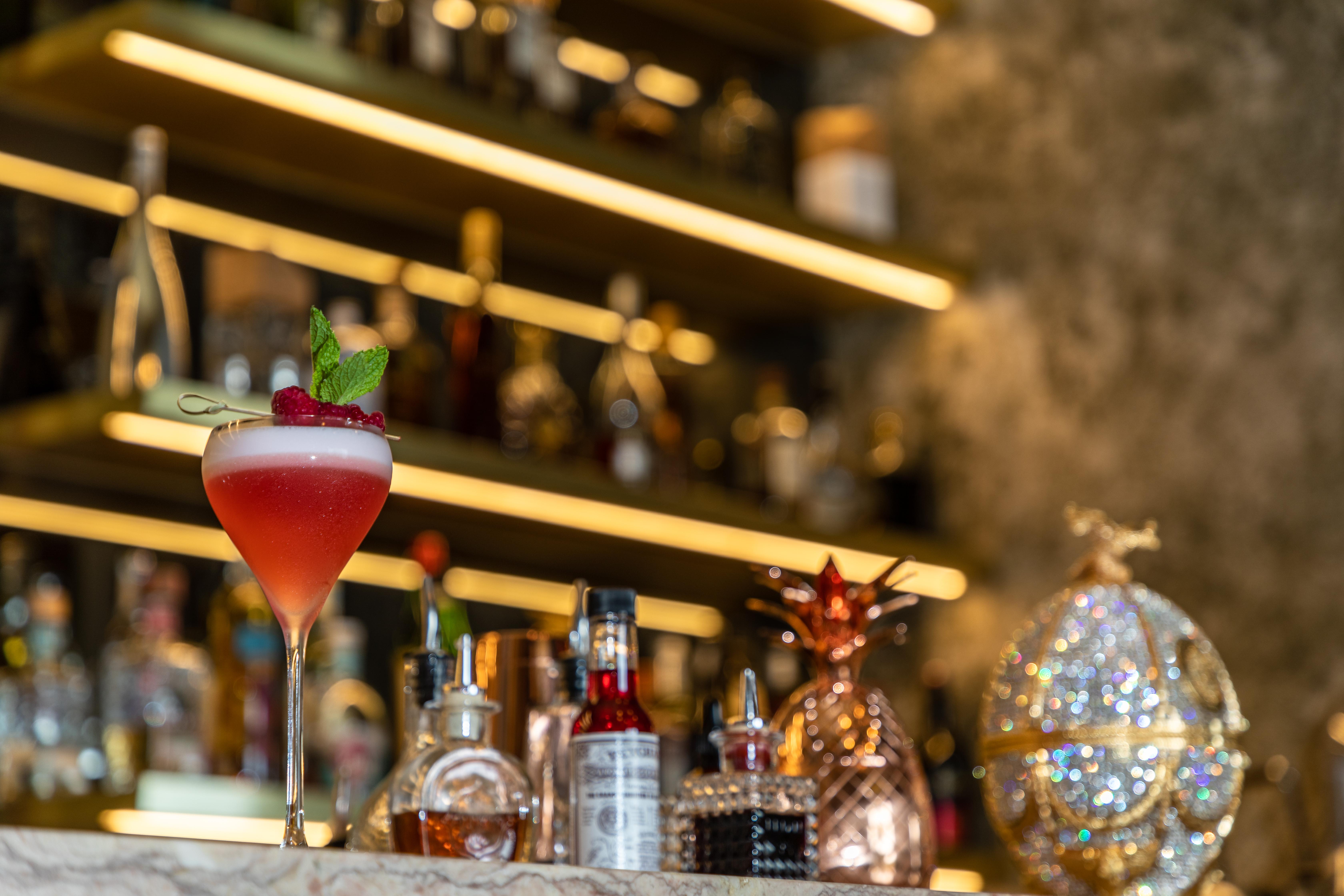 Vila Foz Hotel&SPA - member of Design Hotels Porto Buitenkant foto A cocktail at the bar