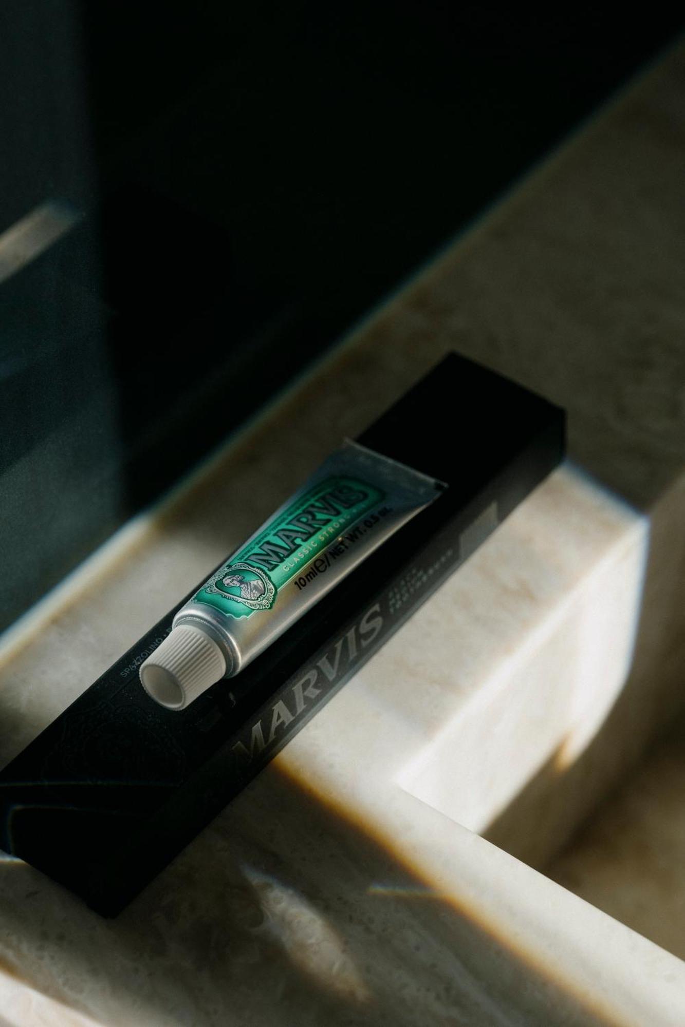 Vila Foz Hotel&SPA - member of Design Hotels Porto Buitenkant foto A tube of cannabis resin